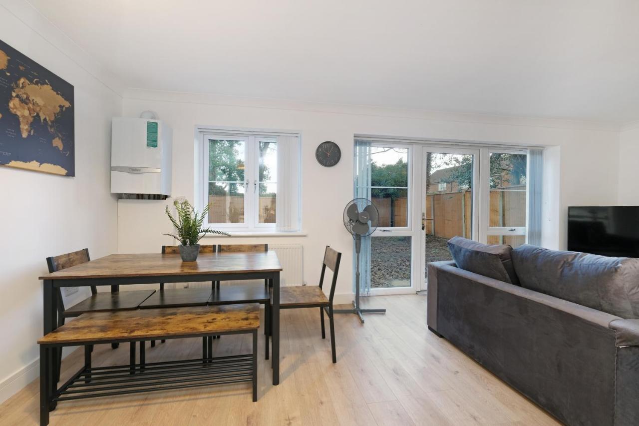 Pinewood Studios, Iver Slough Heathrow 1 & 2 Bedroom Apartments With Parking By Arista Living Exterior foto