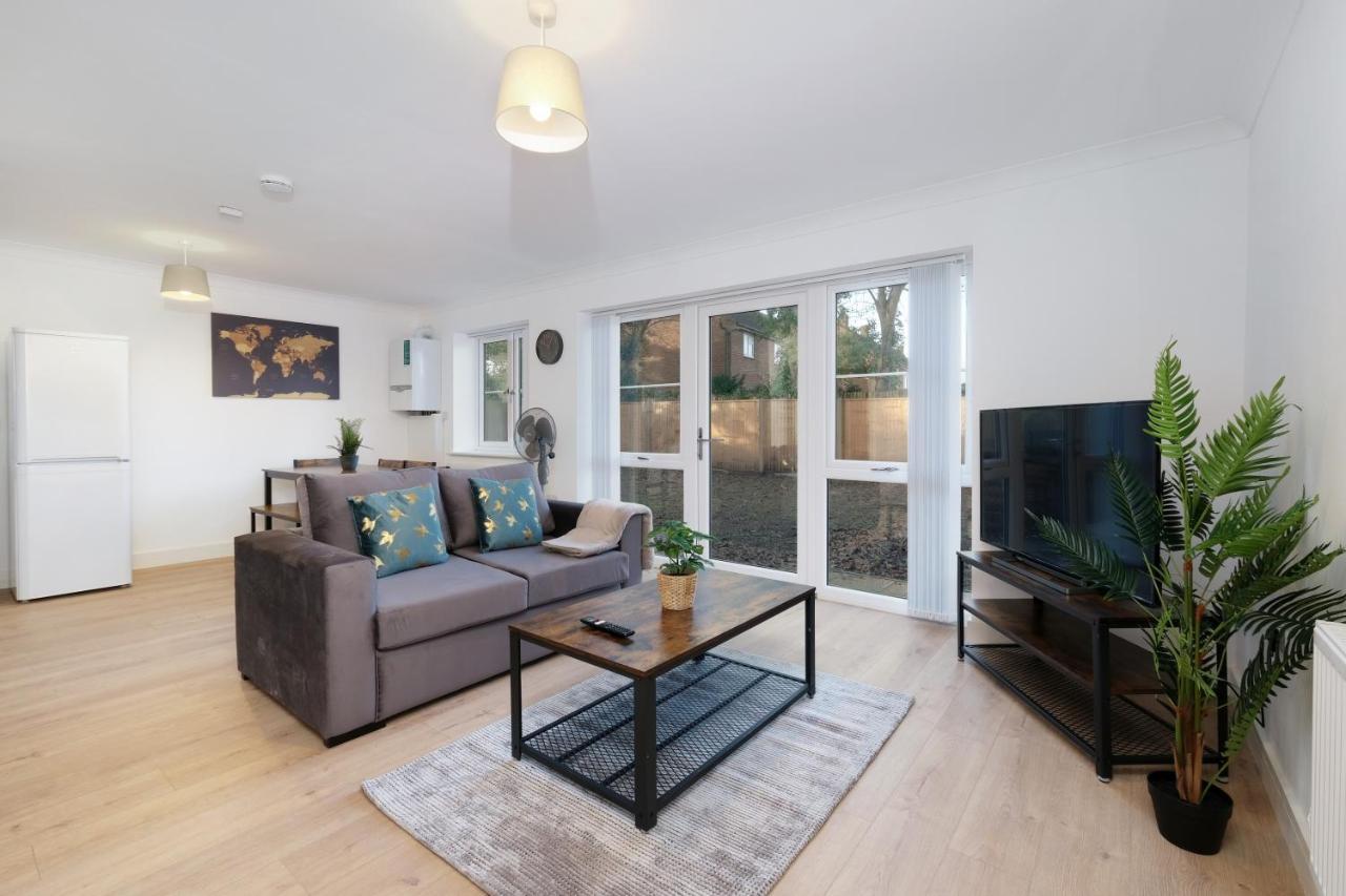Pinewood Studios, Iver Slough Heathrow 1 & 2 Bedroom Apartments With Parking By Arista Living Exterior foto