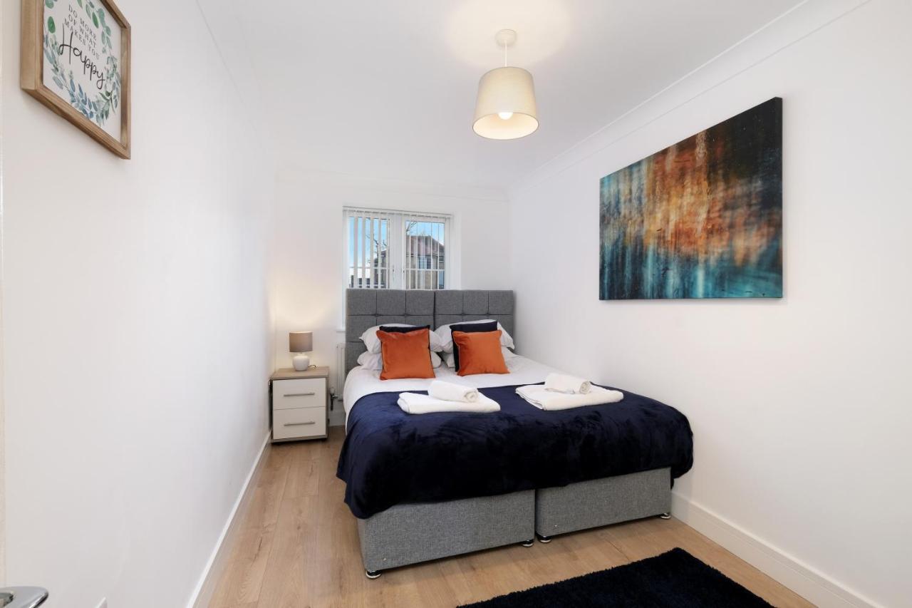 Pinewood Studios, Iver Slough Heathrow 1 & 2 Bedroom Apartments With Parking By Arista Living Exterior foto