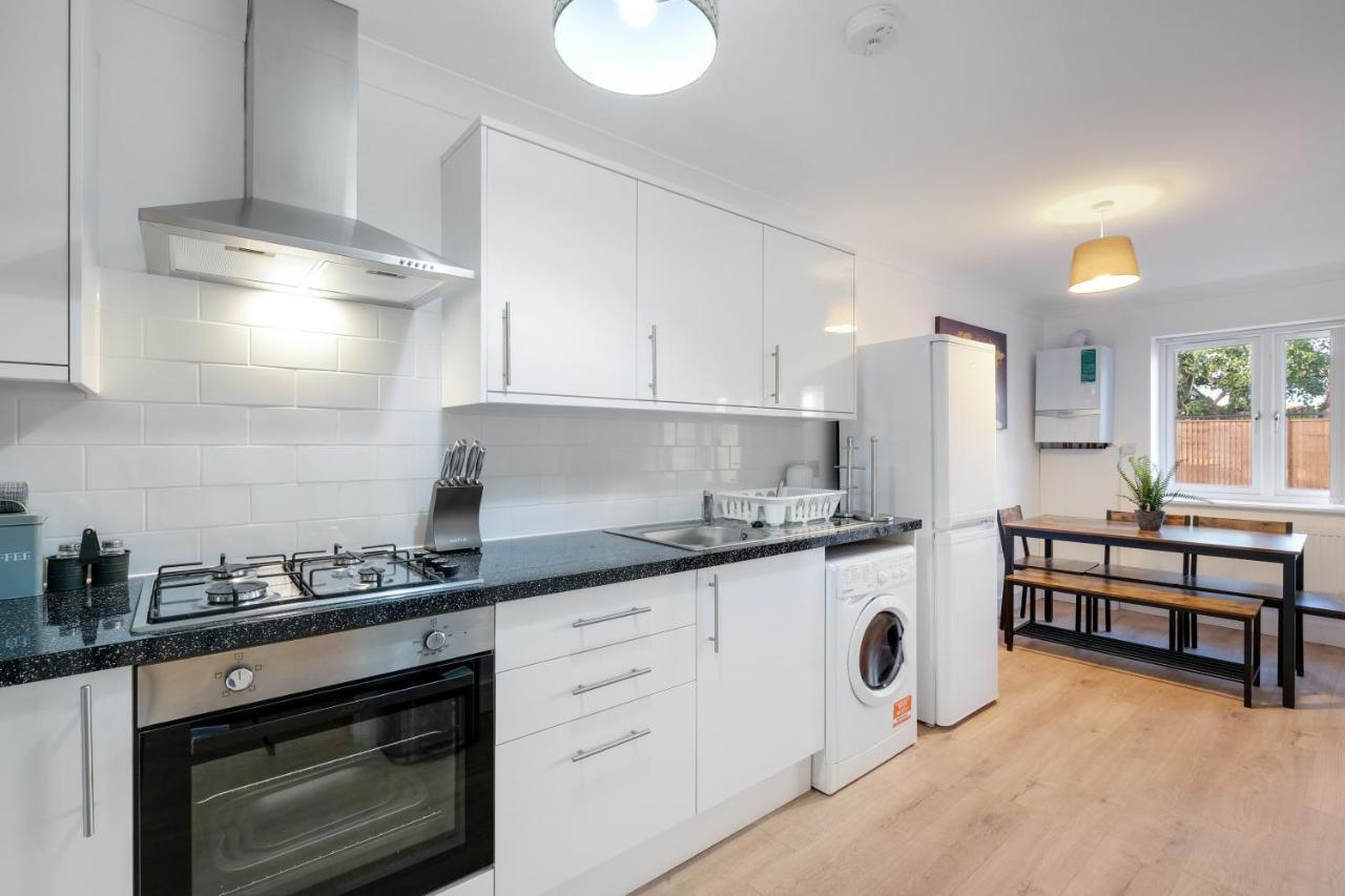 Pinewood Studios, Iver Slough Heathrow 1 & 2 Bedroom Apartments With Parking By Arista Living Exterior foto