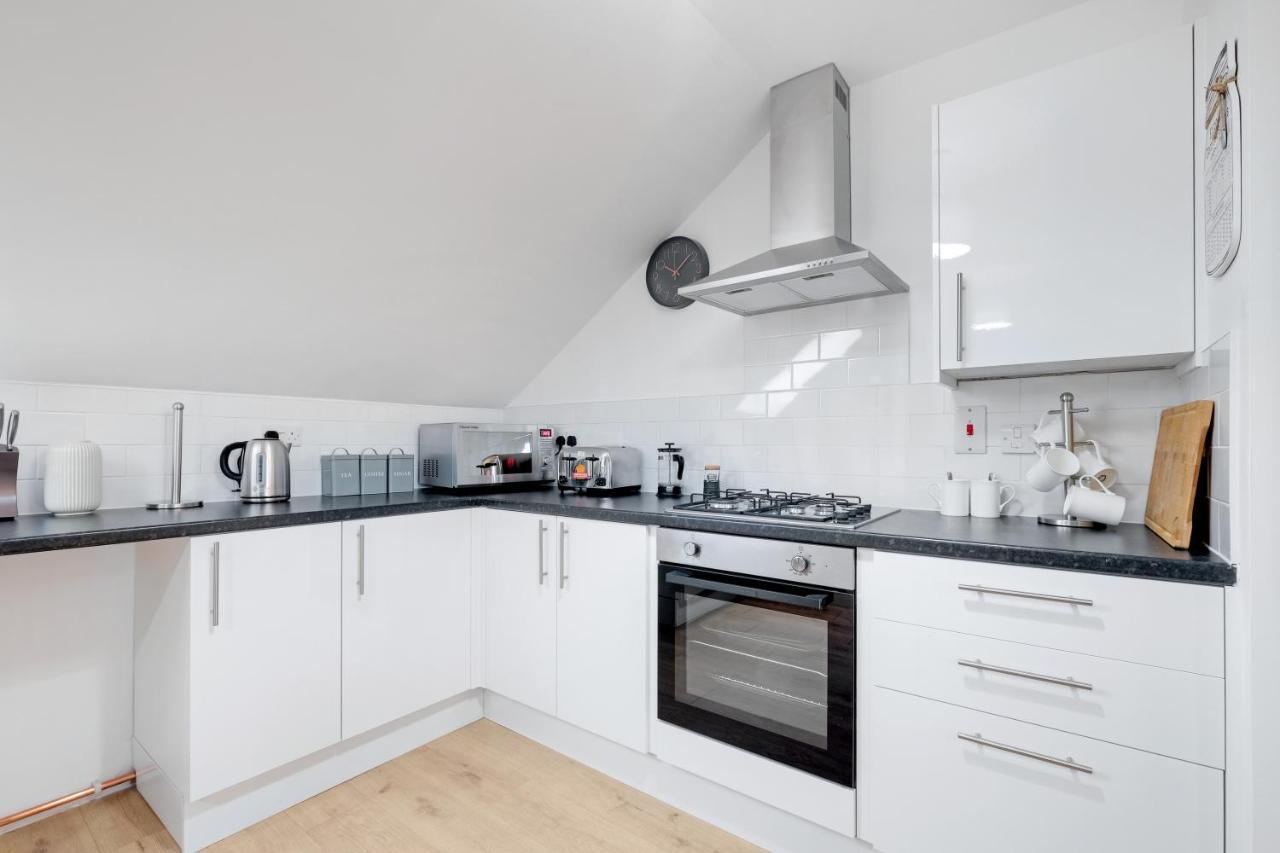 Pinewood Studios, Iver Slough Heathrow 1 & 2 Bedroom Apartments With Parking By Arista Living Exterior foto