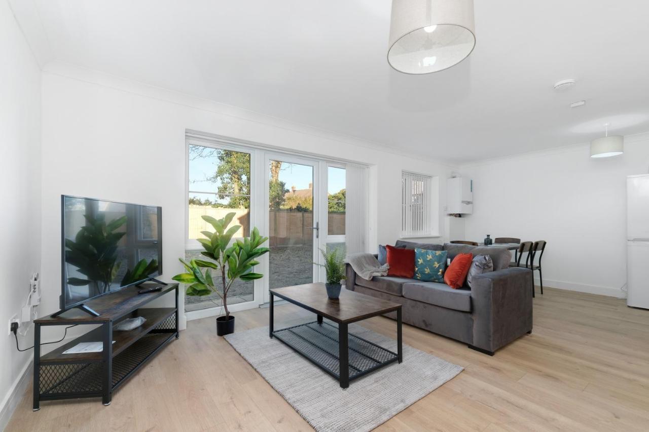 Pinewood Studios, Iver Slough Heathrow 1 & 2 Bedroom Apartments With Parking By Arista Living Exterior foto