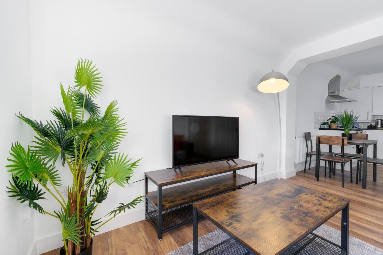 Pinewood Studios, Iver Slough Heathrow 1 & 2 Bedroom Apartments With Parking By Arista Living Exterior foto