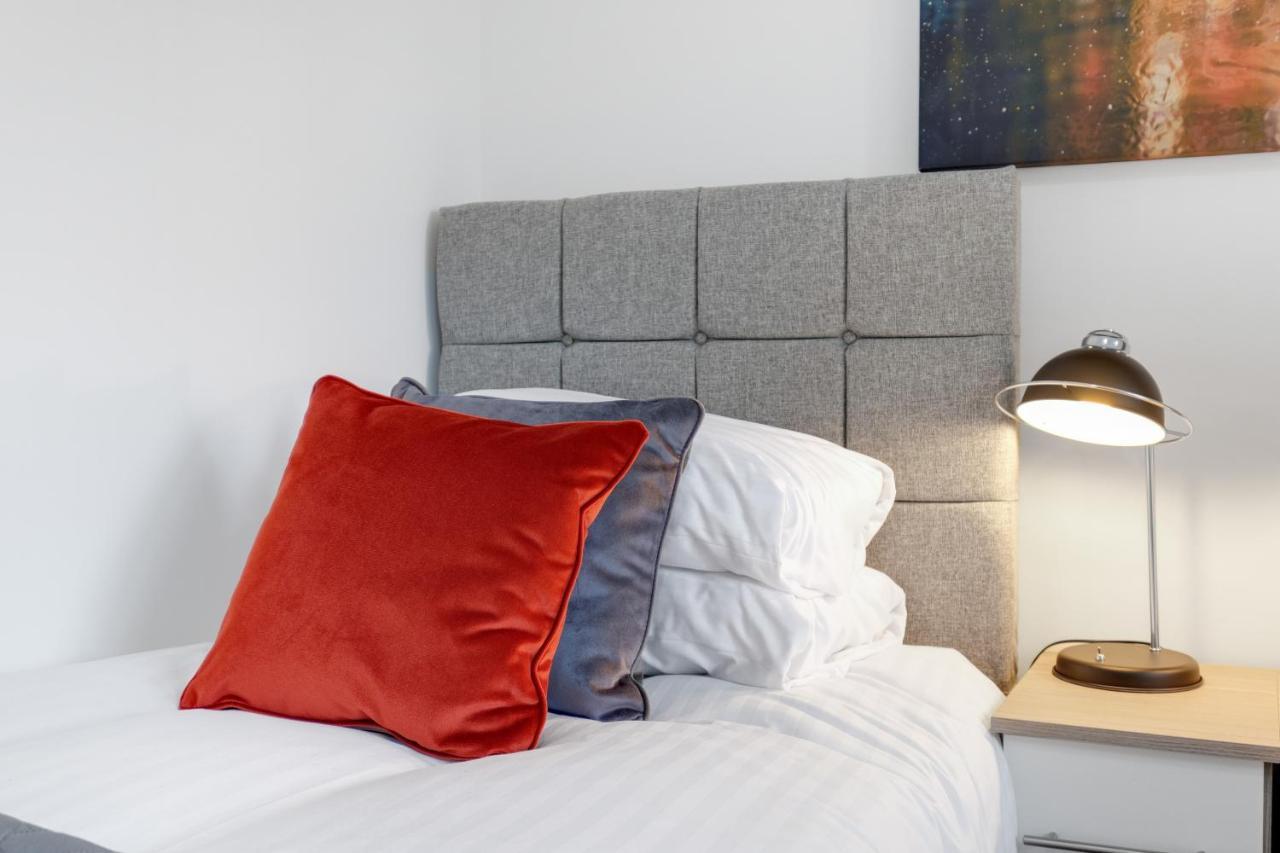 Pinewood Studios, Iver Slough Heathrow 1 & 2 Bedroom Apartments With Parking By Arista Living Exterior foto