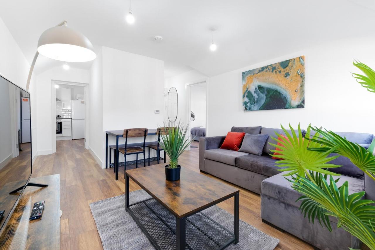 Pinewood Studios, Iver Slough Heathrow 1 & 2 Bedroom Apartments With Parking By Arista Living Exterior foto