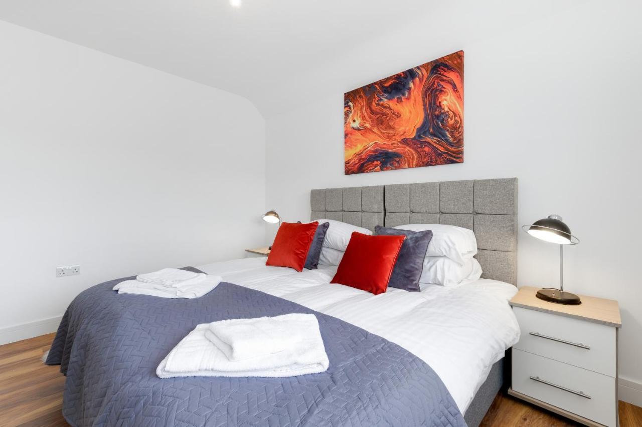 Pinewood Studios, Iver Slough Heathrow 1 & 2 Bedroom Apartments With Parking By Arista Living Exterior foto