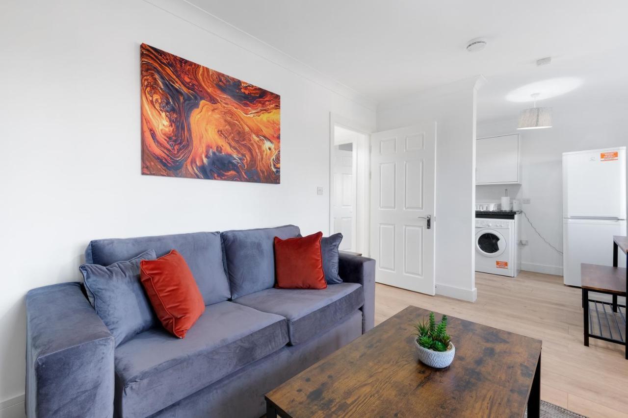 Pinewood Studios, Iver Slough Heathrow 1 & 2 Bedroom Apartments With Parking By Arista Living Exterior foto