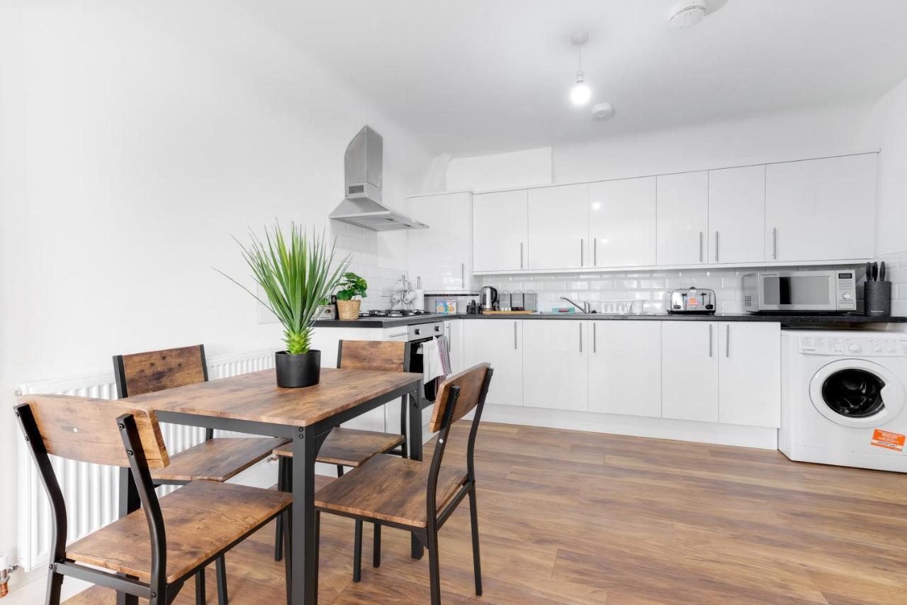 Pinewood Studios, Iver Slough Heathrow 1 & 2 Bedroom Apartments With Parking By Arista Living Exterior foto